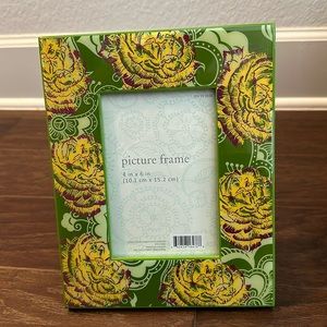 Cute green and yellow picture frame